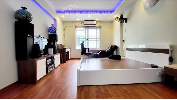 Bán nhà Tam Trinh, cách 1 nhà ra ô tô 30 m2, 3 tỷ 350. LH: 0947865456